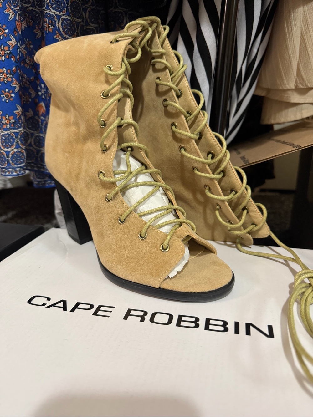 NWT Lace-Up Suede Women's Boots in Tan Size 6 - Cape Robbin